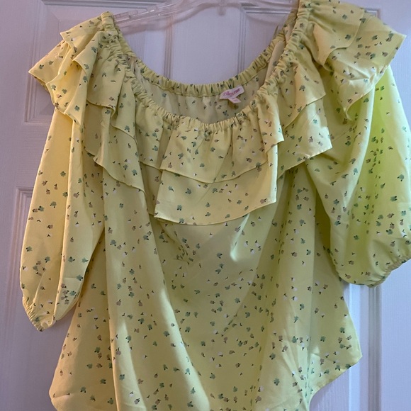 Riley & Rae Yellow Ruffled Blouse - Picture 9 of 10